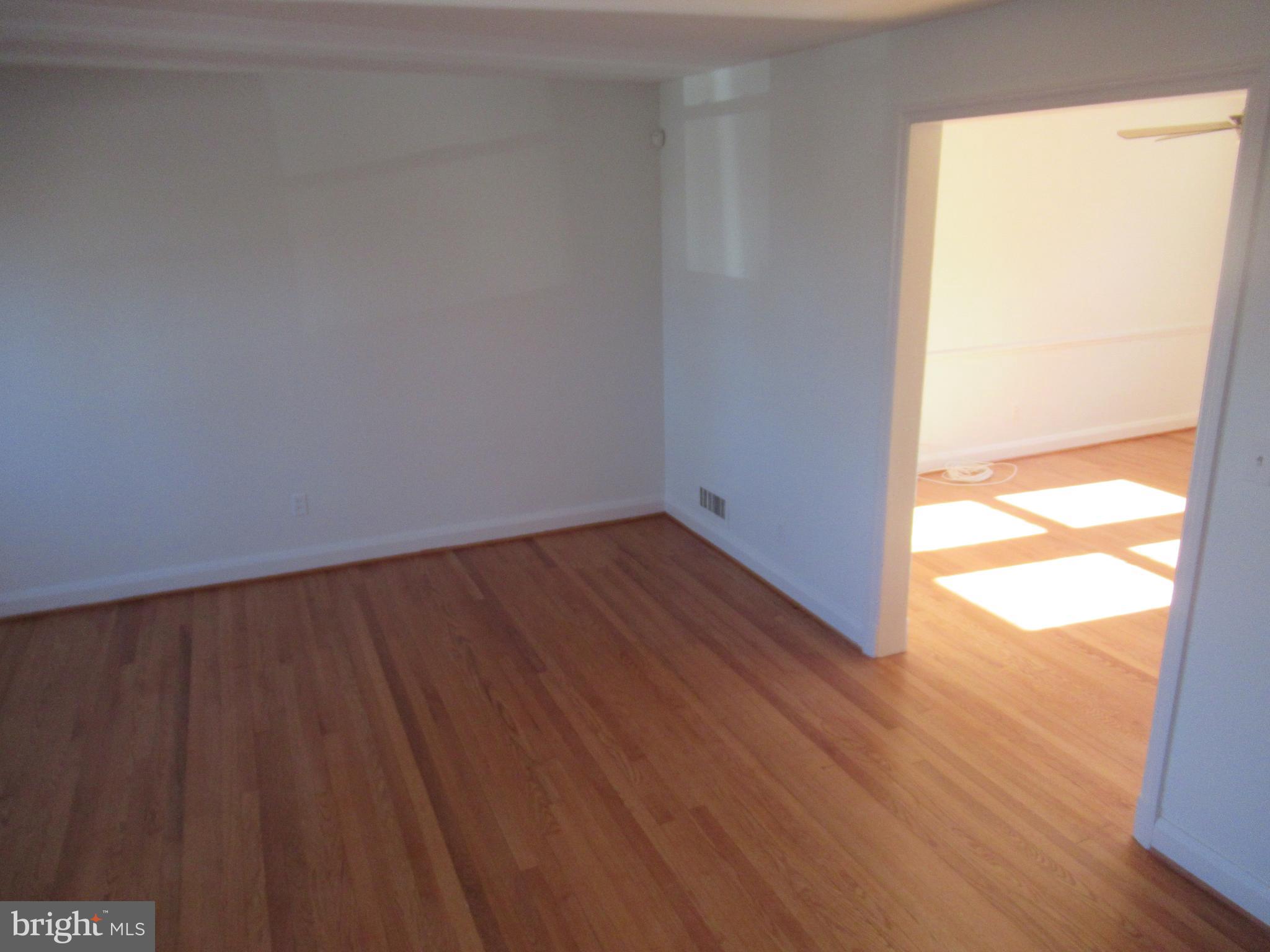 1125 Granville Road Baltimore, MD 21207 - Photo 7 of 38 Living room