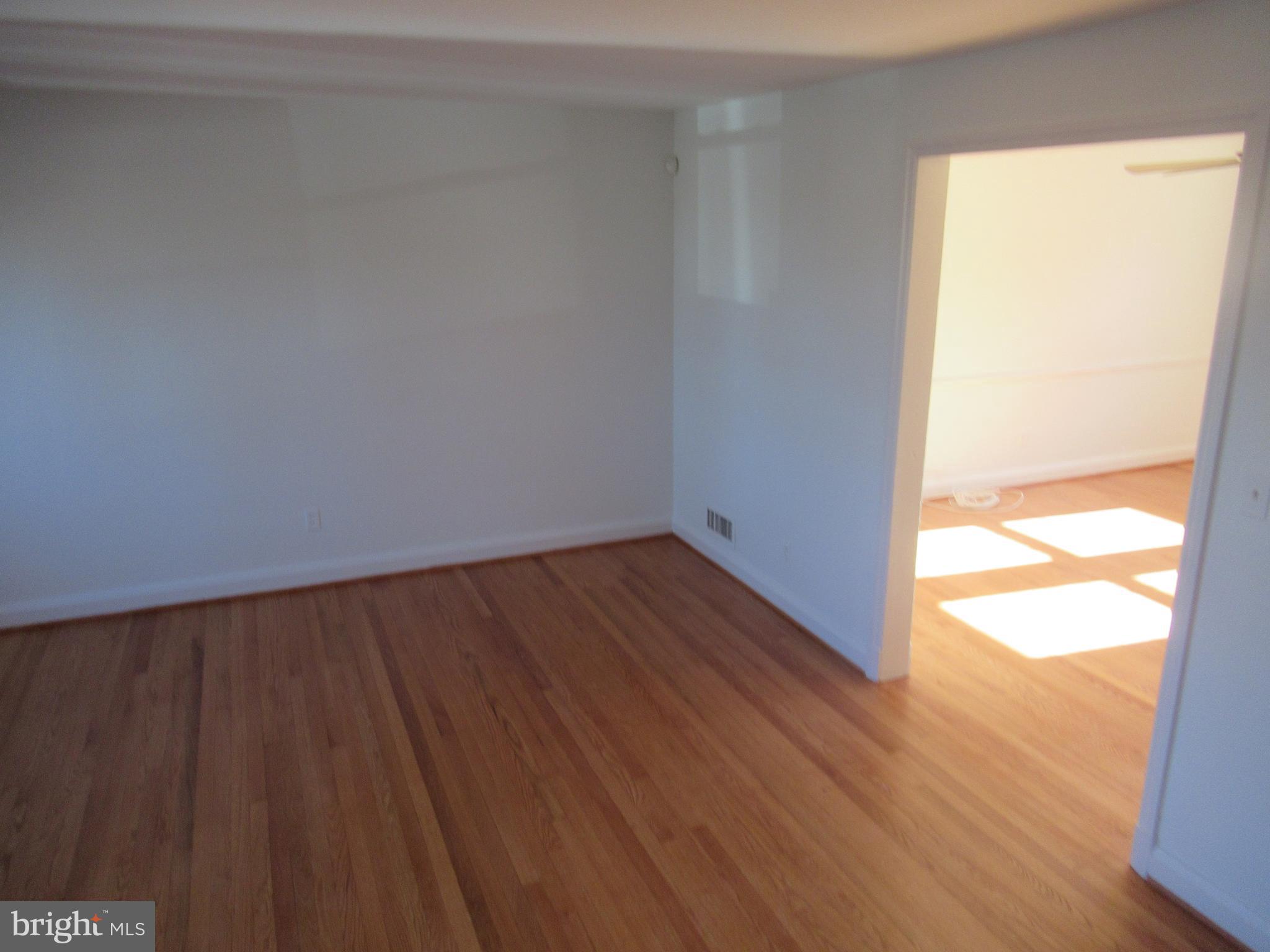 1125 Granville Road Baltimore, MD 21207 - Photo 8 of 38 Living Room
