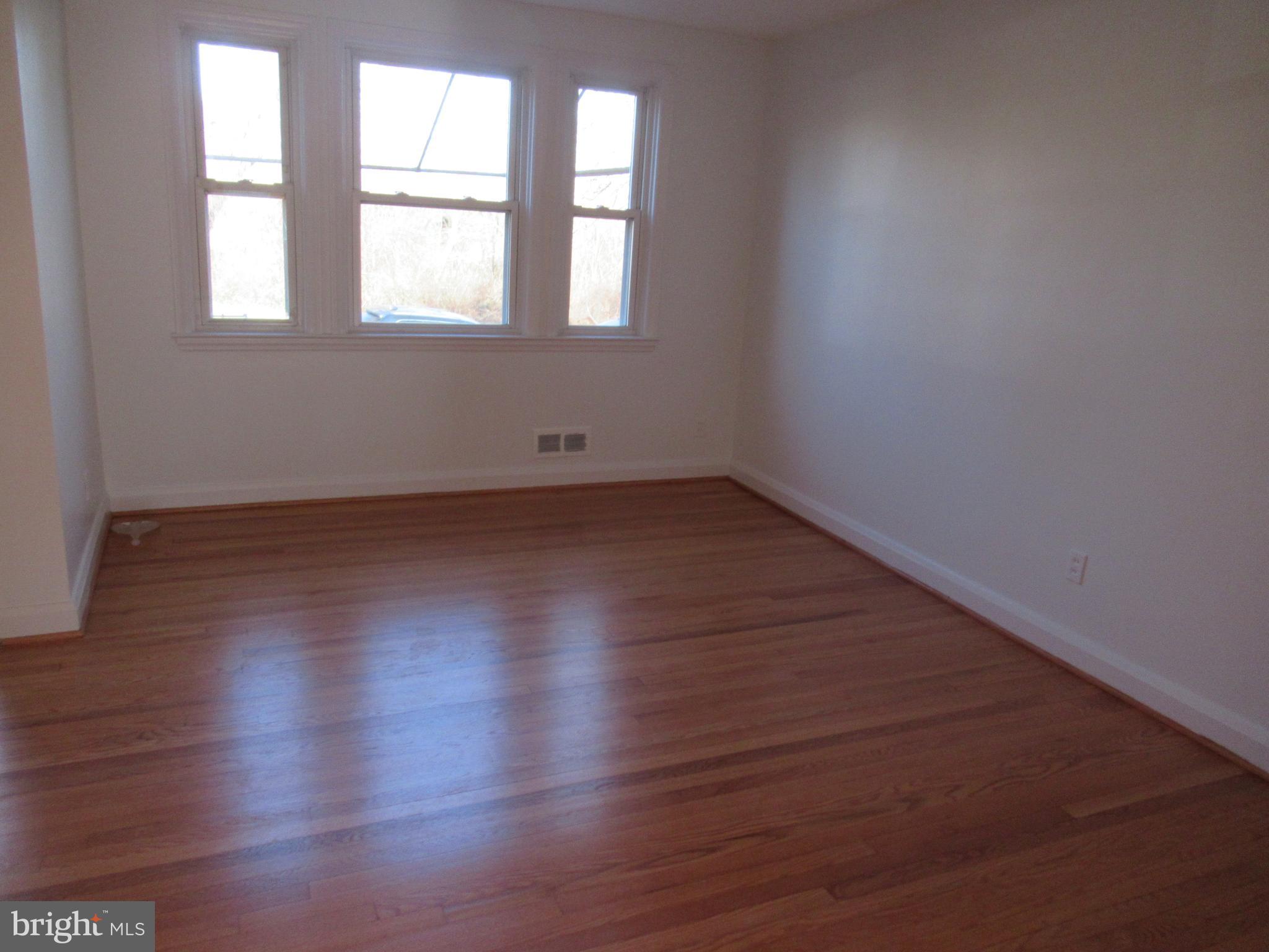 1125 Granville Road Baltimore, MD 21207 - Photo 9 of 38 Living room