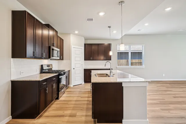 $374,690 | 6619 Castella Drive, Rosharon, TX 77583