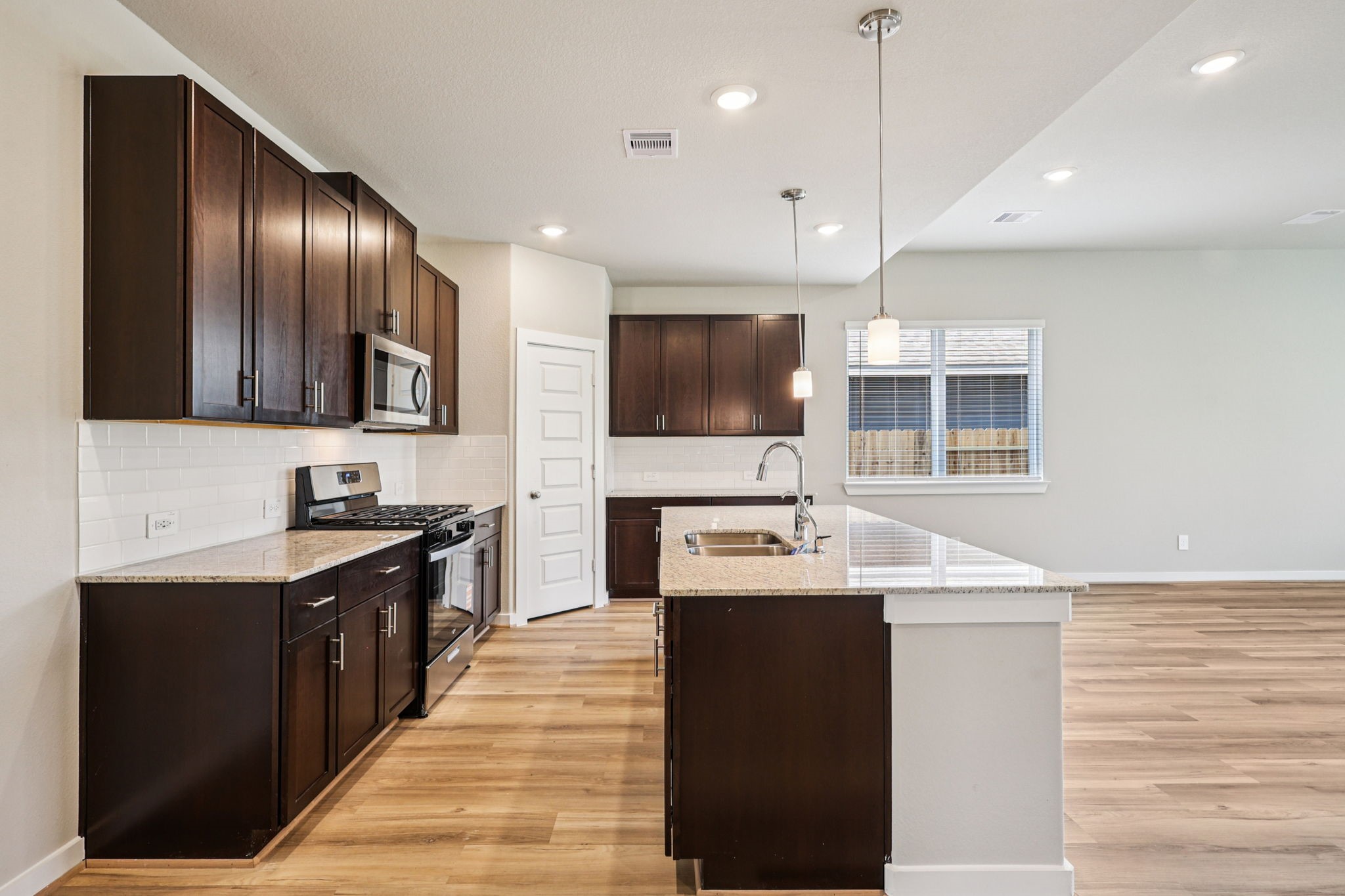 6619 Castella Drive Rosharon, TX 77583 - Photo 12 of 49