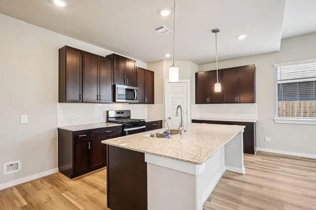 $374,690 | 6619 Castella Drive, Rosharon, TX 77583