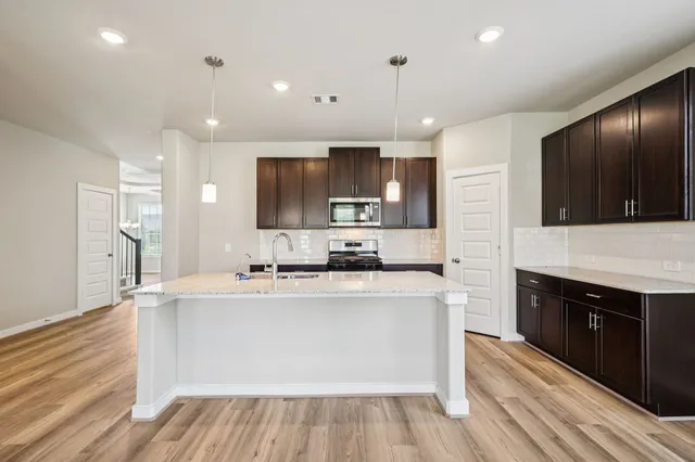 $374,690 | 6619 Castella Drive, Rosharon, TX 77583