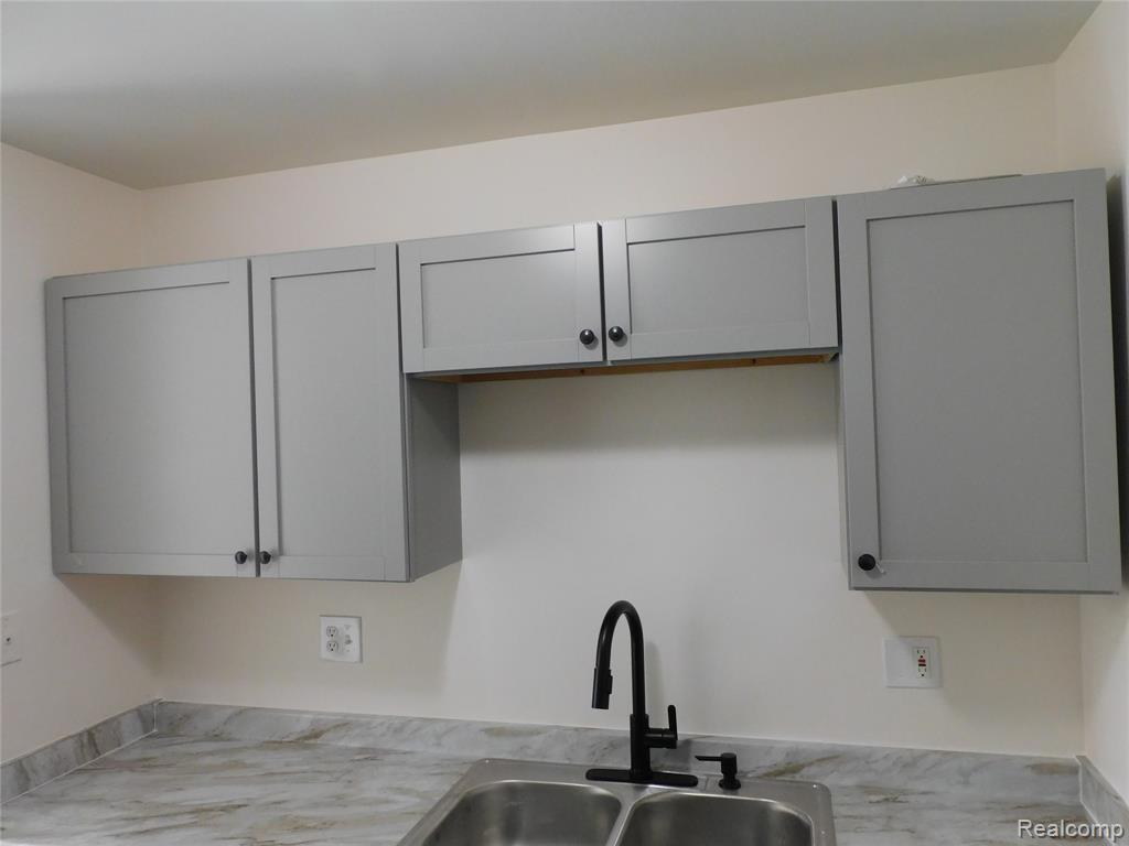 30268 Southfield Road, Unit 229 Southfield, MI 48076 - Photo 9 of 12