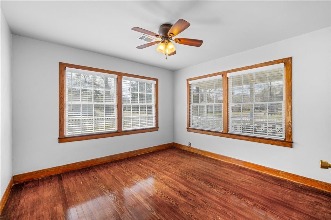 1107 Washington Street Brenham, TX 77833 - Photo 12 of 19