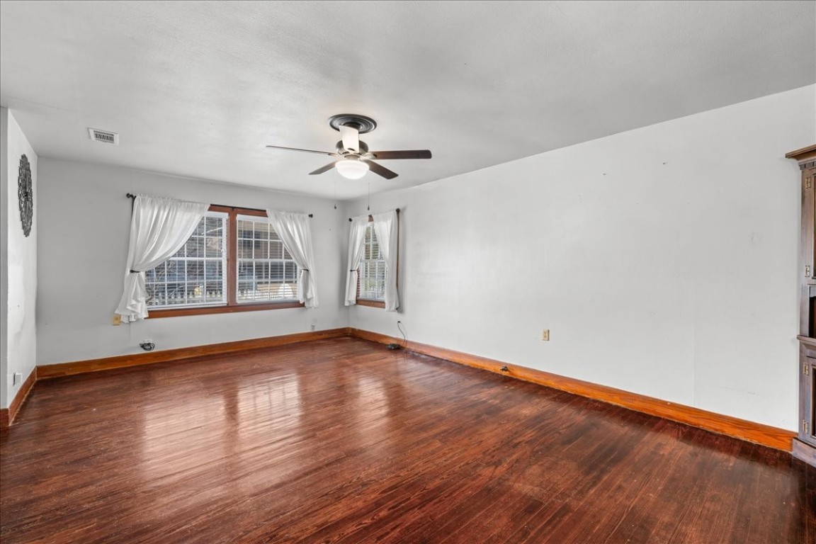 1107 Washington Street Brenham, TX 77833 - Photo 15 of 19