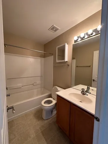 $2,450 | 2462 Emily Lane, Elgin, IL 60124