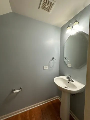 $2,450 | 2462 Emily Lane, Elgin, IL 60124