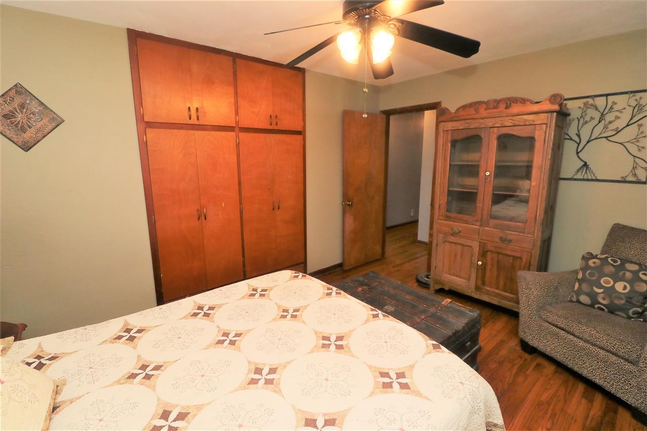 16127 Edwardsville Road Pecatonica, IL 61063 - Photo 15 of 26 a view of a livingroom with furniture