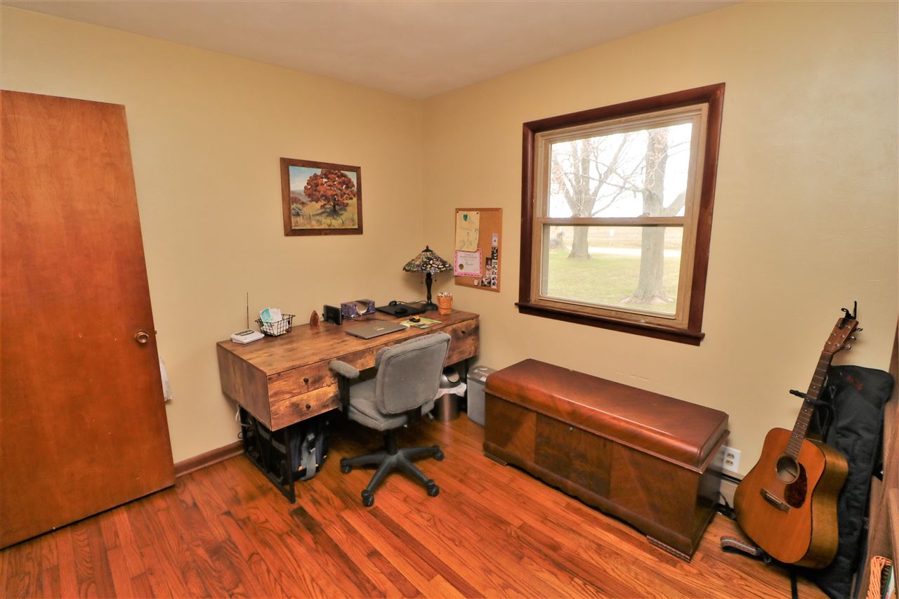 16127 Edwardsville Road Pecatonica, IL 61063 - Photo 17 of 26 a sitting area with wooden floor and furniture