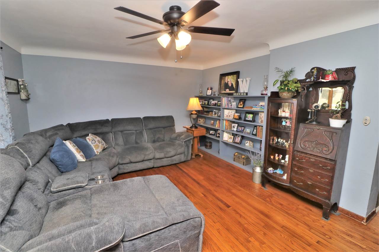 16127 Edwardsville Road Pecatonica, IL 61063 - Photo 4 of 26 a living room with furniture and wooden floor