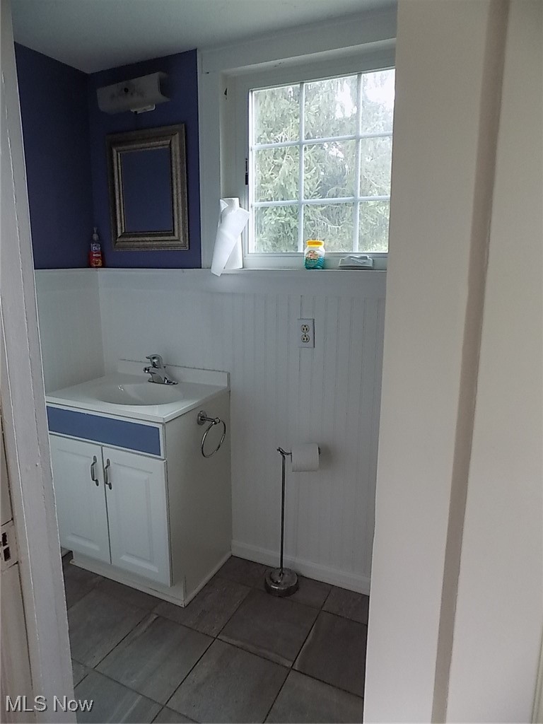 14174 Drake Road Strongsville, OH 44136 - Photo 45 of 46 Half Bathroom