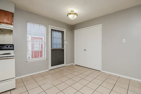 $1,000 | 820 West Olmos Drive, San Antonio, TX 78212
