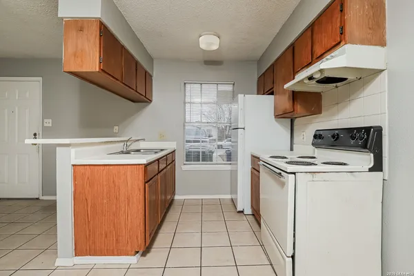 $1,000 | 820 West Olmos Drive, San Antonio, TX 78212