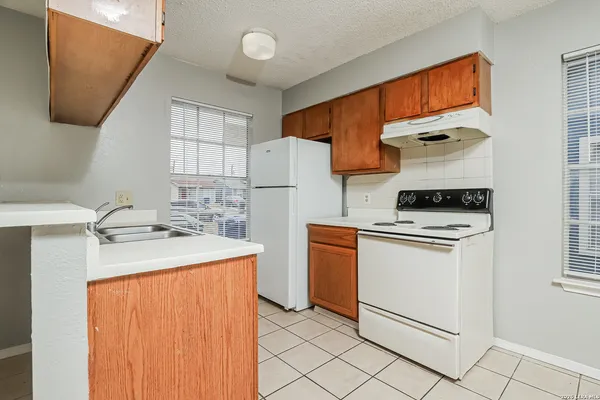 $1,000 | 820 West Olmos Drive, San Antonio, TX 78212