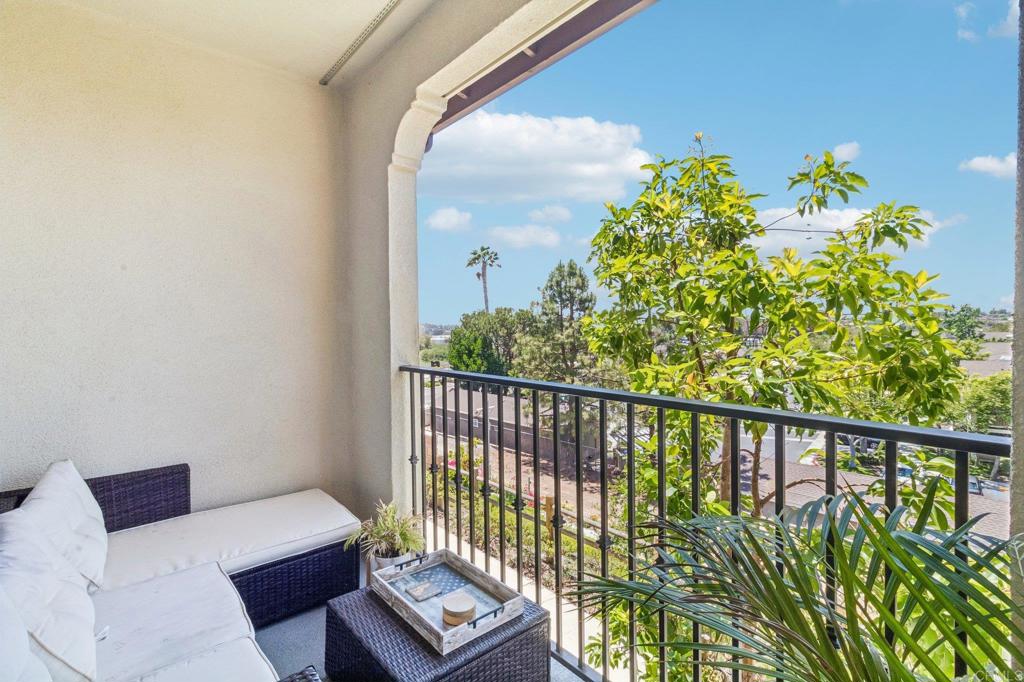 1533 Fig Tree Way Oceanside, CA 92056 - Photo 5 of 33