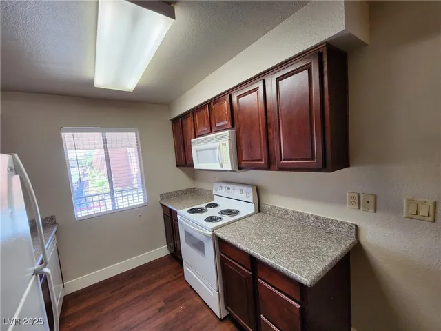 $995 | 5020 Indian River Drive, Unit 422, Las Vegas, NV 89103