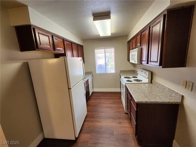 $995 | 5020 Indian River Drive, Unit 422, Las Vegas, NV 89103