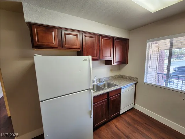 $995 | 5020 Indian River Drive, Unit 422, Las Vegas, NV 89103