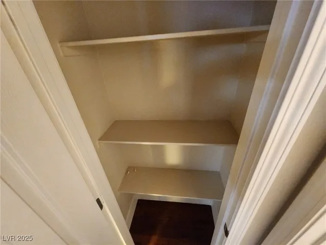 $995 | 5020 Indian River Drive, Unit 422, Las Vegas, NV 89103