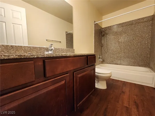 $995 | 5020 Indian River Drive, Unit 422, Las Vegas, NV 89103