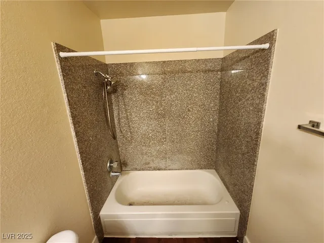 $995 | 5020 Indian River Drive, Unit 422, Las Vegas, NV 89103