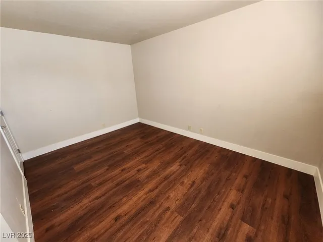 $995 | 5020 Indian River Drive, Unit 422, Las Vegas, NV 89103