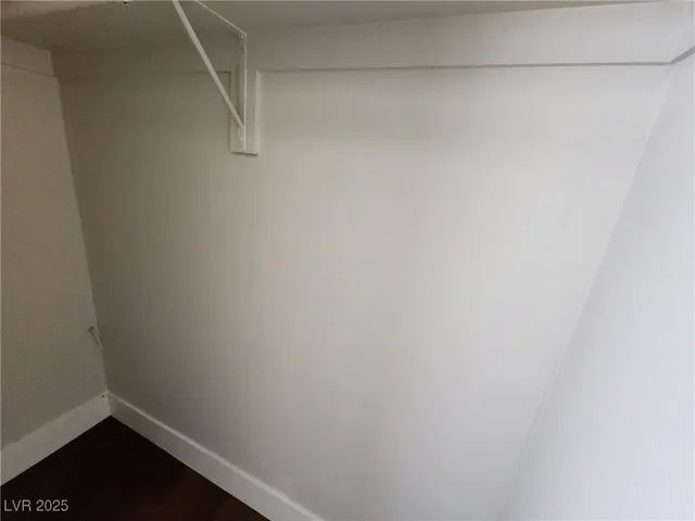 $995 | 5020 Indian River Drive, Unit 422, Las Vegas, NV 89103