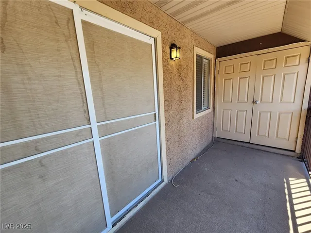 $995 | 5020 Indian River Drive, Unit 422, Las Vegas, NV 89103