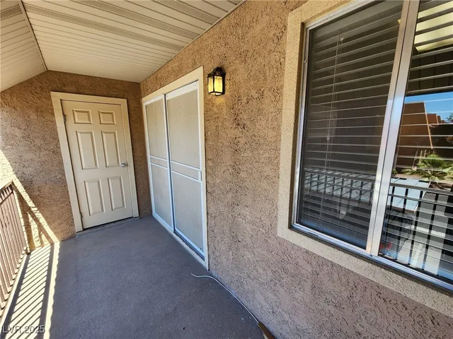 $995 | 5020 Indian River Drive, Unit 422, Las Vegas, NV 89103