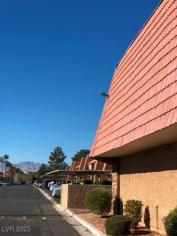 $995 | 5020 Indian River Drive, Unit 422, Las Vegas, NV 89103