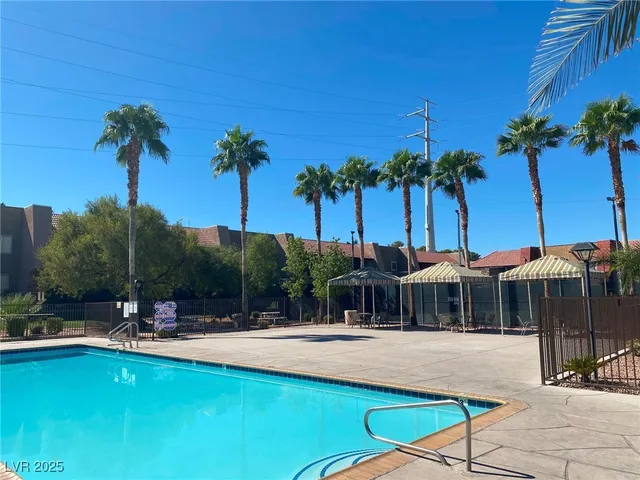 $995 | 5020 Indian River Drive, Unit 422, Las Vegas, NV 89103