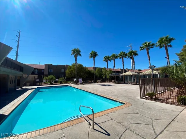 $995 | 5020 Indian River Drive, Unit 422, Las Vegas, NV 89103