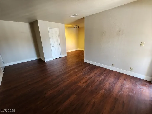 $995 | 5020 Indian River Drive, Unit 422, Las Vegas, NV 89103