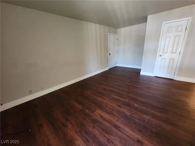 $995 | 5020 Indian River Drive, Unit 422, Las Vegas, NV 89103