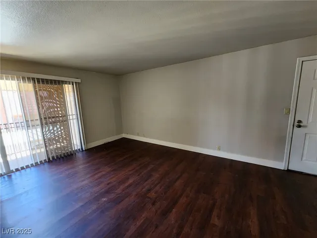 $995 | 5020 Indian River Drive, Unit 422, Las Vegas, NV 89103