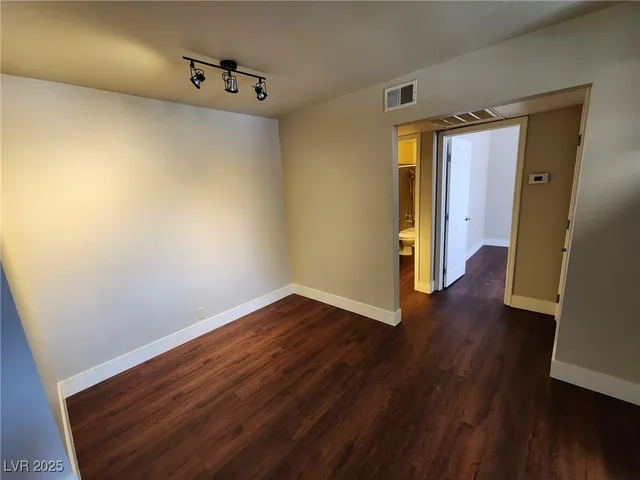 $995 | 5020 Indian River Drive, Unit 422, Las Vegas, NV 89103