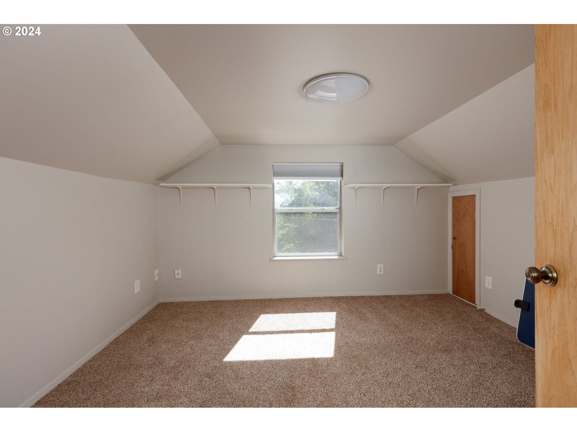 1100 Multnomah Road Hood River, OR 97031 - Photo 13 of 31 Gallery Image 13