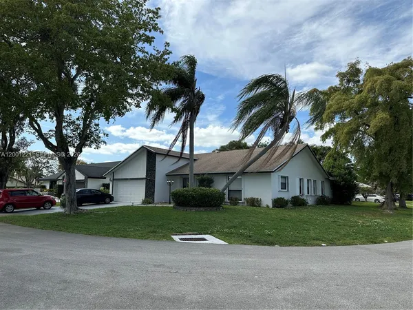 $679,000 | 7003 Northwest 40th Place, Coral Springs, FL 33065