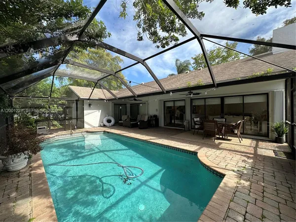 $679,000 | 7003 Northwest 40th Place, Coral Springs, FL 33065