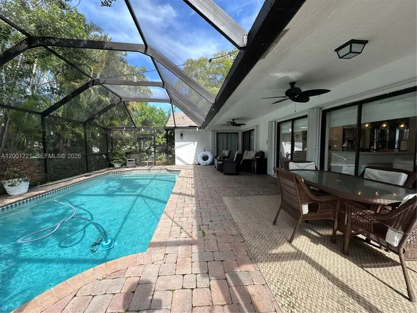$679,000 | 7003 Northwest 40th Place, Coral Springs, FL 33065