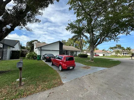 $679,000 | 7003 Northwest 40th Place, Coral Springs, FL 33065