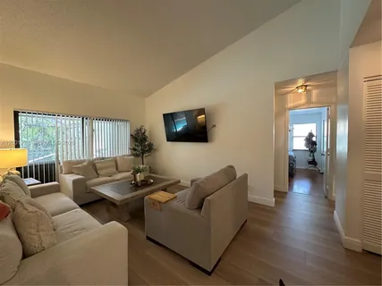 $679,000 | 7003 Northwest 40th Place, Coral Springs, FL 33065