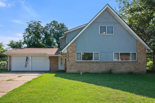 $275,000 | 2402 Woodlawn Drive, Ennis, TX 75119