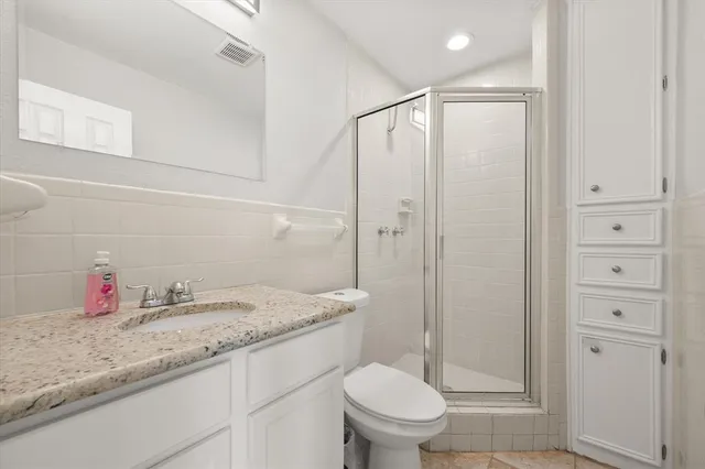 $275,000 | 2402 Woodlawn Drive, Ennis, TX 75119