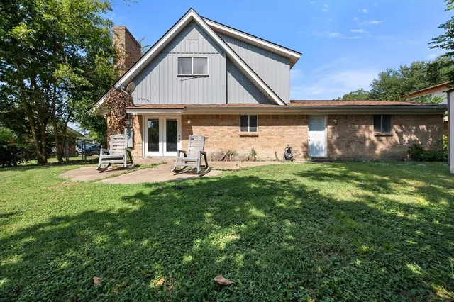 $275,000 | 2402 Woodlawn Drive, Ennis, TX 75119