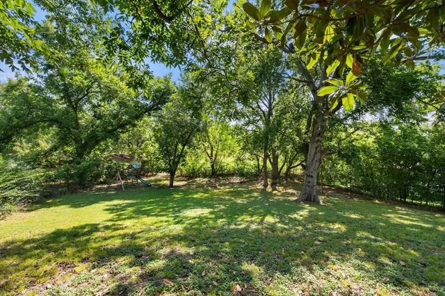 $275,000 | 2402 Woodlawn Drive, Ennis, TX 75119