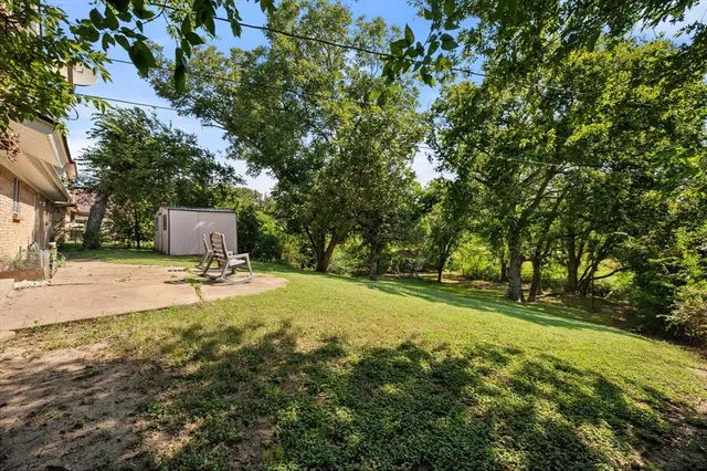 $275,000 | 2402 Woodlawn Drive, Ennis, TX 75119