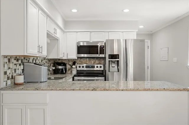 $275,000 | 2402 Woodlawn Drive, Ennis, TX 75119