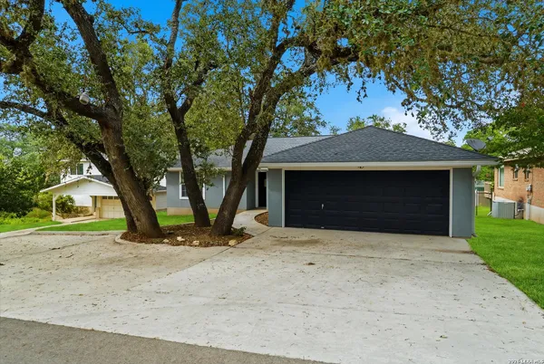 $1,900 | 167 Mary Ann Drive, Canyon Lake, TX 78133